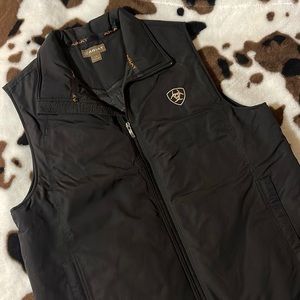 Men’s ARIAT | Team Logo Insulated Vest | size large | perfect condition | black